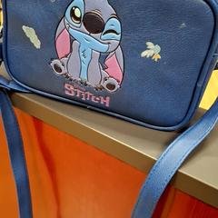 Saco Cuir bleu, como reportado por IKEA Nice Saint Isidore utilizando o iLost