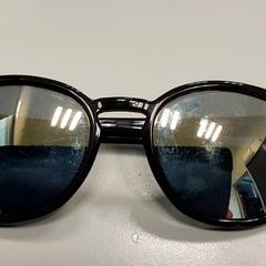 Occhiali da sole - zwart, come riportato da Centraal magazijn utilizzando iLost