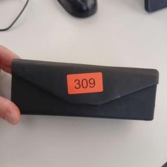 Estuche para lentes zwart, driehoekig, segundo informou Rock Werchter usando iLost