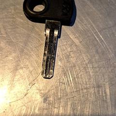 İLost kullanarak Paaspop tarafından bildirildiği gibi Bisiklet anahtarı Axa