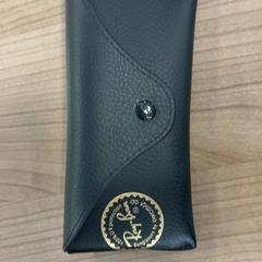 Caixa de óculos, como reportado por Connexxion Amstelland-Meerlanden Schiphol Zuid utilizando o iLost