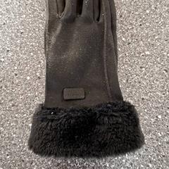 Luva, como reportado por Connexxion Amstelveen utilizando o iLost