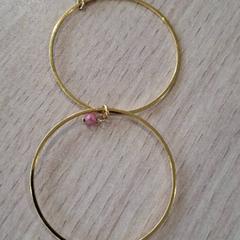 Earring Goud met 3 roze steentjes, as reported by Van Heugten Tours using iLost