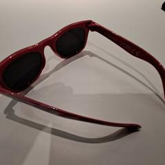 サングラス Kind roze がiLostで IKEA Wilrijk によって報告されました