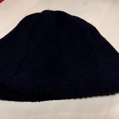 衣類 - Muts donkerblauw がiLostで Centraal magazijn によって報告されました