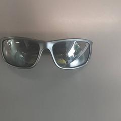 Gafas de sol Zwart, ha sido reportado por Centraal magazijn con iLost