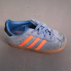 Zapato infantil, segundo informou Diergaarde Blijdorp usando iLost