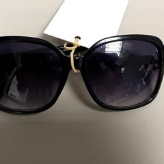 Szemüveg - Zonnebril, amint azt Centraal magazijn az iLost segítségével jelentette.