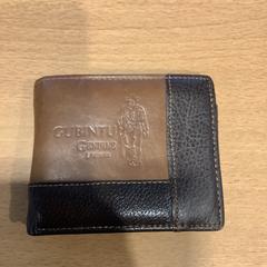 Cartera Nieuwenhuis, segons ha informat Gemeente Amsterdam - Bureau Gevonden Voorwerpen mitjançant iLost