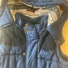 Mellény, amint azt Schönbrunn "Group Center" az iLost segítségével jelentette.