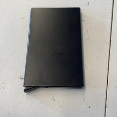 Liburua, gisa salatu by HTM iLost erabiliz