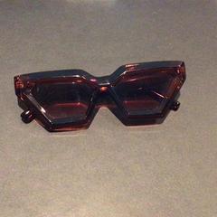 Eguzkitako betaurrekoak, gisa salatu by Van der Valk Hotel Amsterdam Zuidas iLost erabiliz