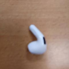 AirPod-ak, gisa salatu by Inntel Hotels Amsterdam Centre iLost erabiliz
