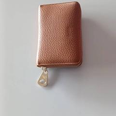 Pénztárca - Lesage, amint azt Centraal magazijn az iLost segítségével jelentette.