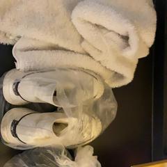 Jacket, Shoes & Socks, zgłoszono przez MEININGER Hotel Dresden Zentrum przy użyciu iLost