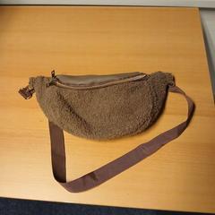 Bossa de bandolera bruin, segons ha informat UVO Vervoer mitjançant iLost