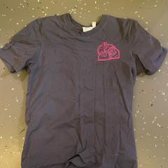 Camiseta grey, segundo informou Room Mate Bruno usando iLost