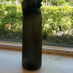 Garrafa para beber, como reportado por DierenPark Amersfoort utilizando o iLost