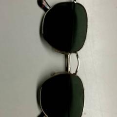 Sunglasses Goud, as reported by Burgers' Zoo using iLost