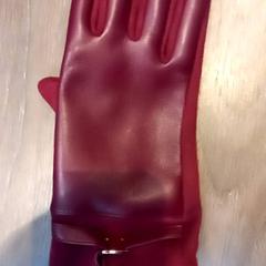 Kesztyű, amint azt Leonardo Royal Hotel Amsterdam az iLost segítségével jelentette.