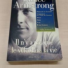 Livro, como reportado por IKEA Bayonne Ametzondo utilizando o iLost