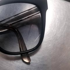 Gafas de sol oculos preto, segundo informou IKEA Matosinhos usando iLost