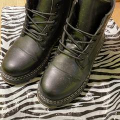 Męskie buty Black, zgłoszono przez MEININGER Hotel Berlin East Side Gallary przy użyciu iLost