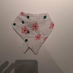 Haklapp swit met bloemetjes, rapporterat av IKEA Wilrijk med iLost