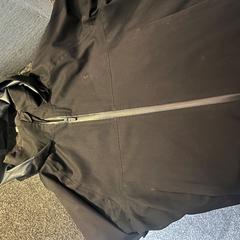 السترة van Ralph Lauren، كما تم الإبلاغ عنه بواسطة Van der Valk Hotel Wolvega Heerenveen عبر iLost