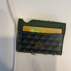 المحافظ Van linge l، كما تم الإبلاغ عنه بواسطة Gemeente Amsterdam - Bureau Gevonden Voorwerpen عبر iLost