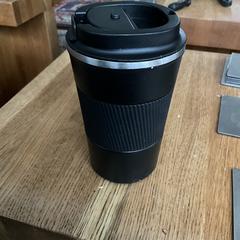 Zwarte thermosbeker van Goat Outdoor, gerapporteerd met iLost