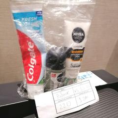 비닐 봉투 with cosmetics, iLost를 사용하여 The Dominican에 보고됨