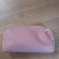 Roze etui, as reported by Connexxion Haarlem AML using iLost