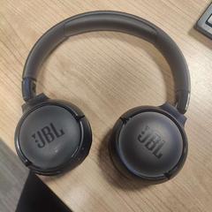 Écouteurs JBL, a été signalé par Pathé Zwolle utilisant iLost