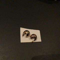 Ohrring, gemeldet von Van der Valk Hotel Amsterdam Zuidas über iLost