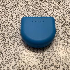 دعامة تقويم العظام zahnspange، كما تم الإبلاغ عنه بواسطة MEININGER Hotel Berlin "Mitte" Humboldthaus عبر iLost