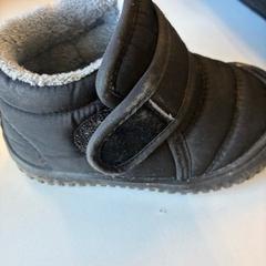 Kleding - Kinderschoen, ha sido reportado por Regio Oost-Vlaanderen con iLost