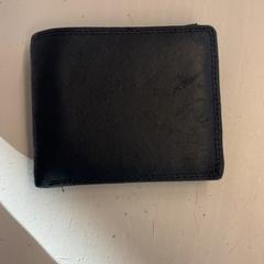 지갑 Asiamah, iLost를 사용하여 GVB에 보고됨