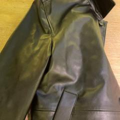 Abrigo de cuero & Pantalones Black, ha sido reportado por MEININGER Hotel Berlin East Side Gallary con iLost