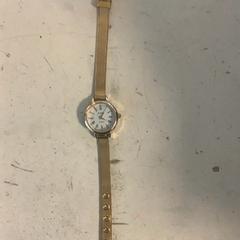 Reloxo de pulso, segundo informou Artis usando iLost