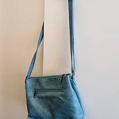 Saco blauw, como reportado por Qbuzz GD Groningen HS utilizando o iLost