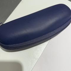 クッション Glasses Lenskart air がiLostで Dekmantel Festival によって報告されました