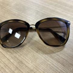 Sunglasses Bruin gouden middenstukje, as reported by Pathé Maastricht using iLost