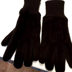 Guanti, come riportato da Qbuzz ZHN utilizzando iLost