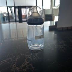 Baby flesje, segundo informou Van der Valk Hotel Veenendaal usando iLost