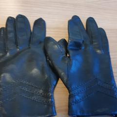 Handschoenen  Zwart leather look, a été signalé par Connexxion Zeeland utilisant iLost