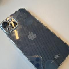 iPhone zwart met plastic hoesje, iLost'a bildirildiği gibi
