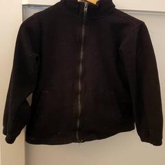 Colete Zwart fleece, como reportado por DierenPark Amersfoort utilizando o iLost
