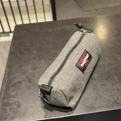 Estuche Grijs, segundo informou Universiteit Gent - Faculteitsbibliotheek LW usando iLost