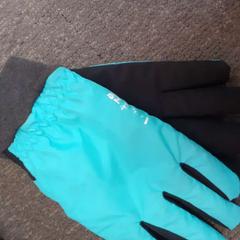 Luvas, segundo informou Regio Limburg - Leuven usando iLost